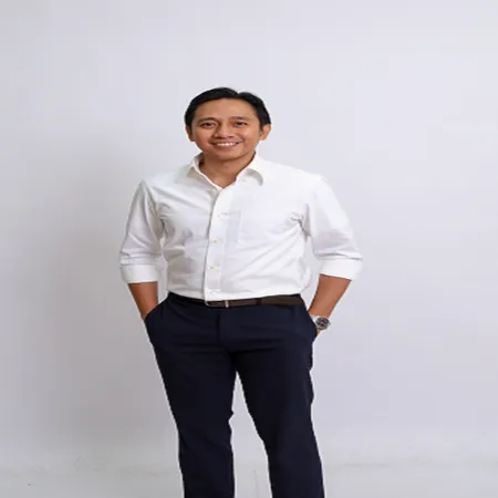 Trần  Hữu Tú 